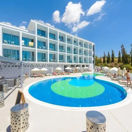 River Rock Hotel 3*